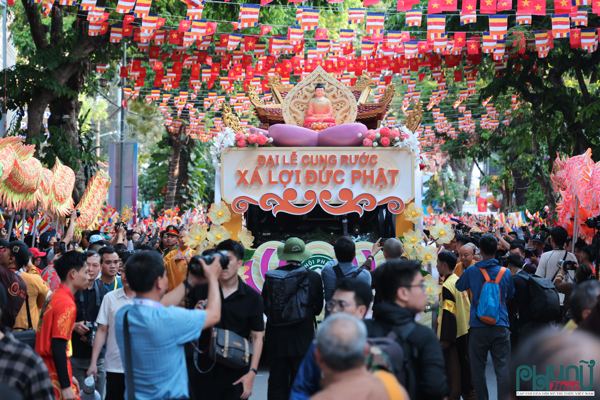 Trong khuôn khổ Đại lễ Phật đản Liên Hiệp Quốc Vesak 2025, xá lợi Đức Phật, Bảo vật Quốc gia Ấn Độ đã được cung nghênh về Chùa Quán Sứ (Hà Nội)