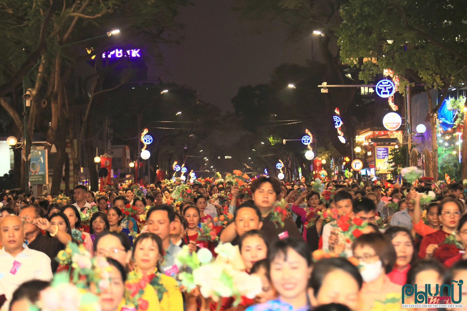 Không chỉ là nghi lễ tôn giáo, lễ cung rước còn mang đậm giá trị văn hóa và tinh thần, thu hút đông đảo người dân tham gia trong không khí trang nghiêm, thành kính.