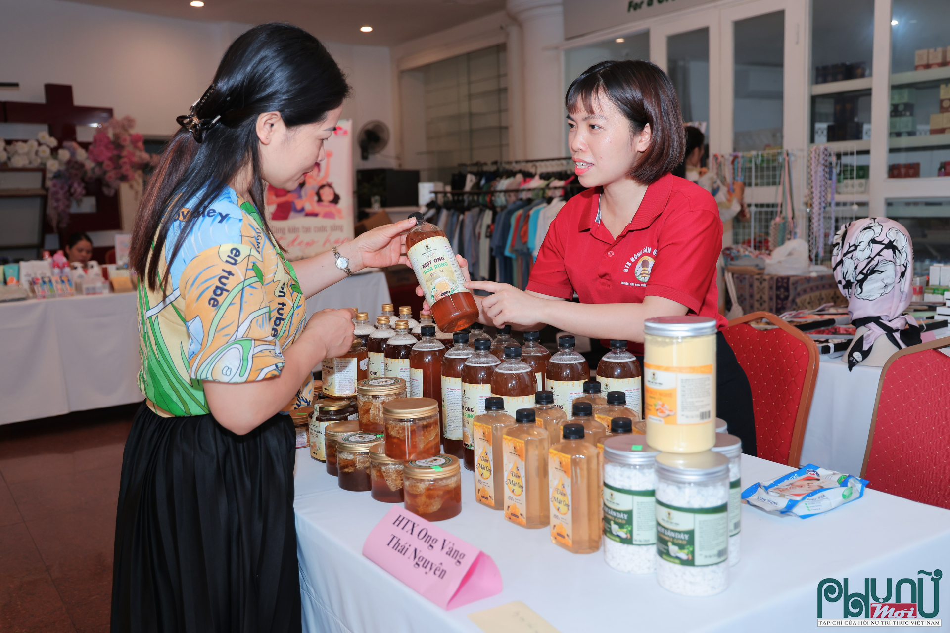 Gian hàng HTX Ong vàng của Thái Nguyên