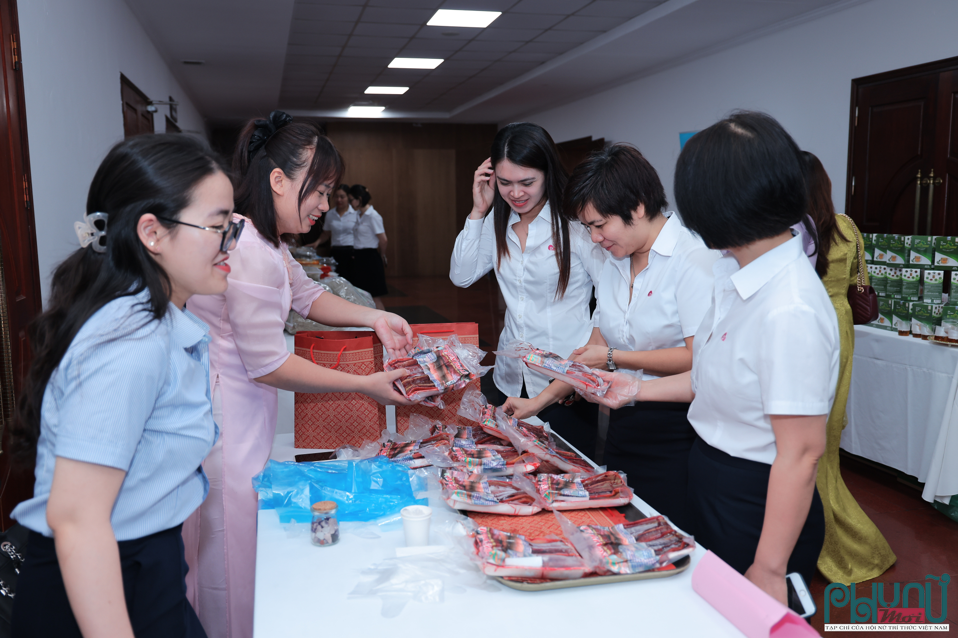 Gian hàng của chị Lê Thị Hưng (TP. Thanh Hóa) với mô hình nuôi lươn ếch lấy thịt.