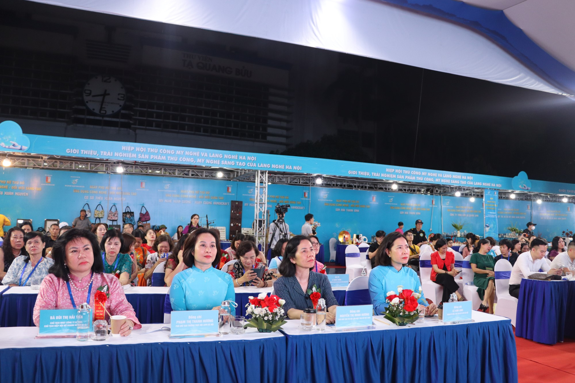 Các đại biểu tham dự Lễ khai mạc. Ảnh: PNTD