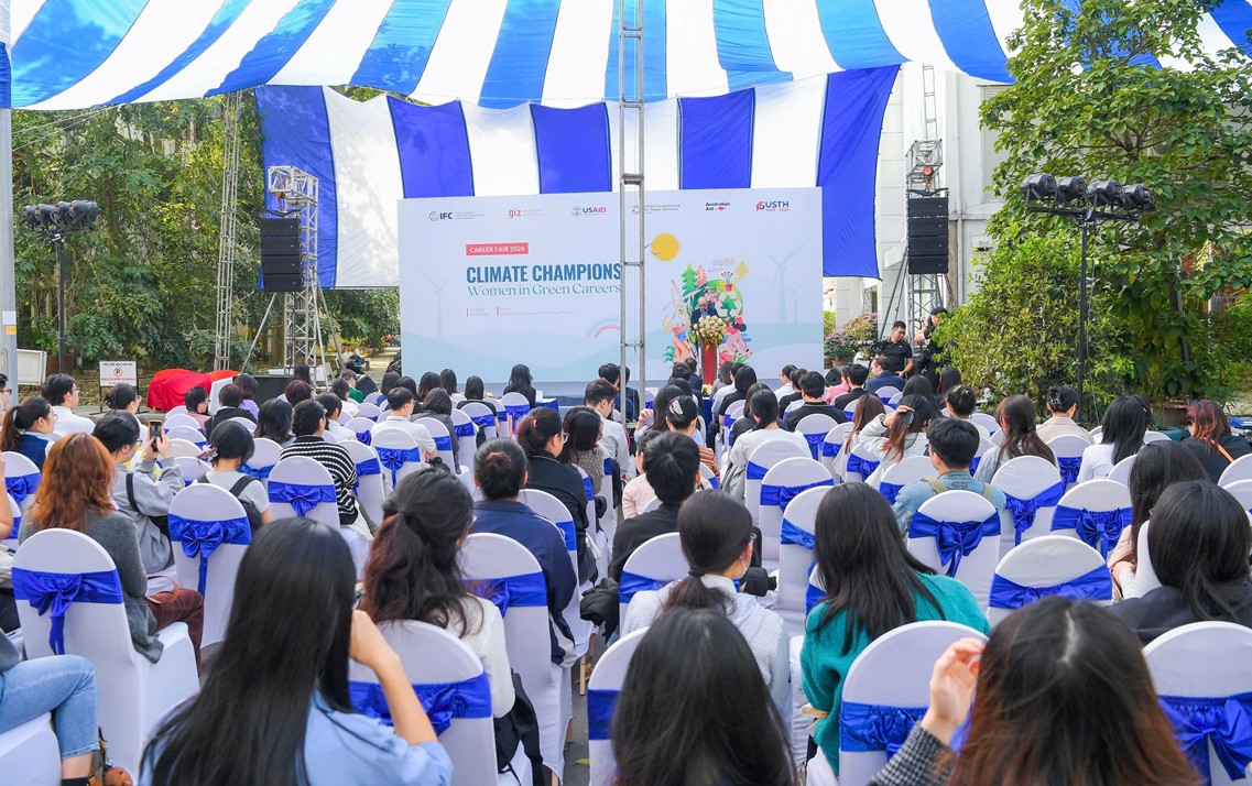 Gian tư vấn tuyển sinh của 30 trường đại học, học viện có thế mạnh trong đào tạo lĩnh vực khoa học – công nghệ