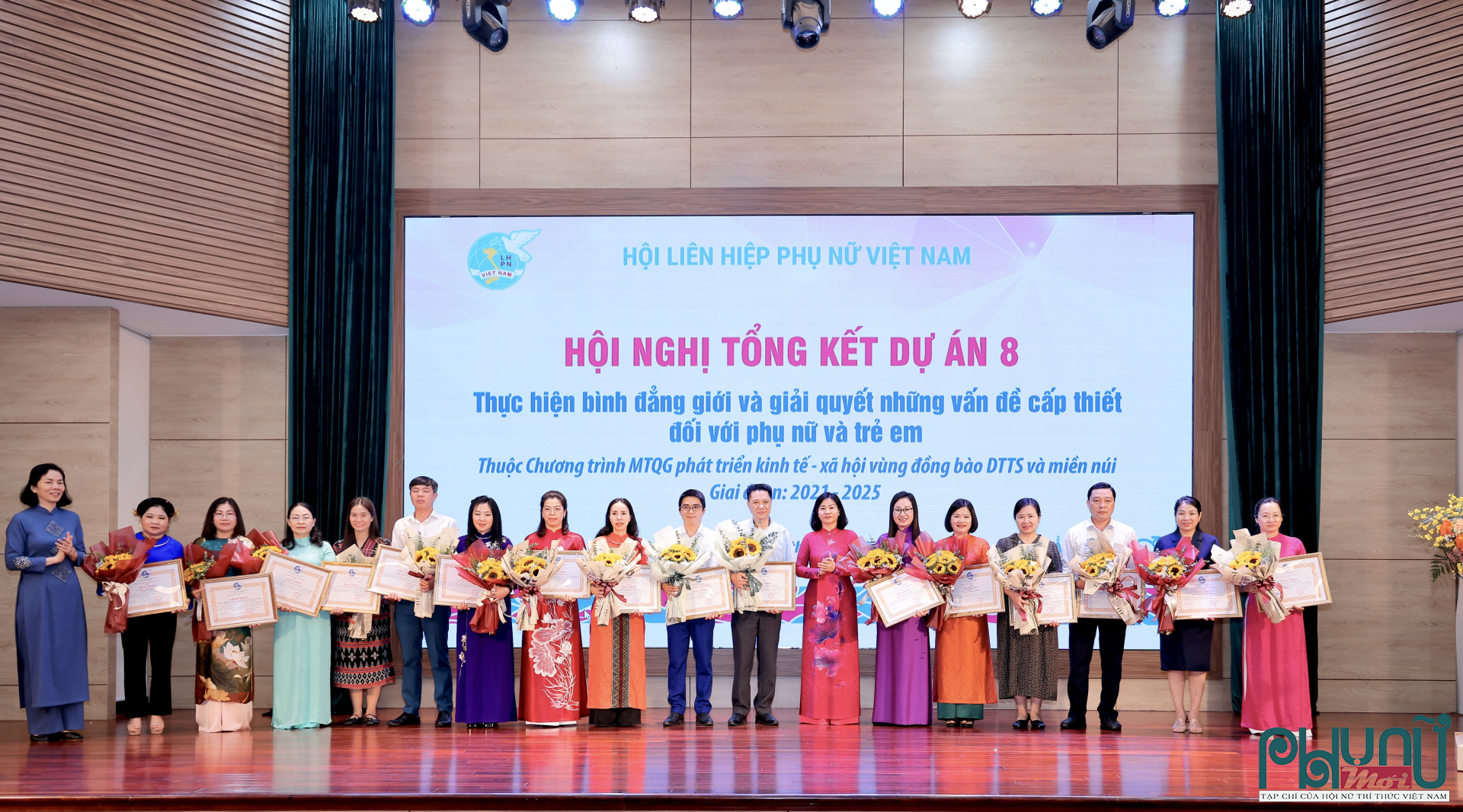 Hội nghị vinh danh các tập thể có thành tích tiêu biểu trong triển khai thực hiện Dự án 8 ở giai đoạn I