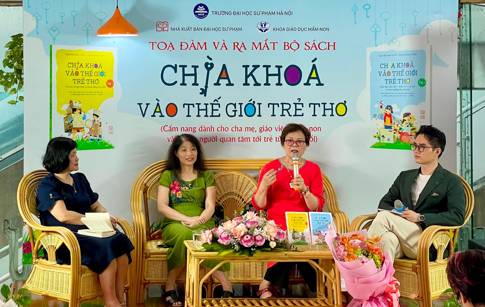Tọa đàm và ra mắt bộ sách “Chìa khóa vào thế giới trẻ thơ”.