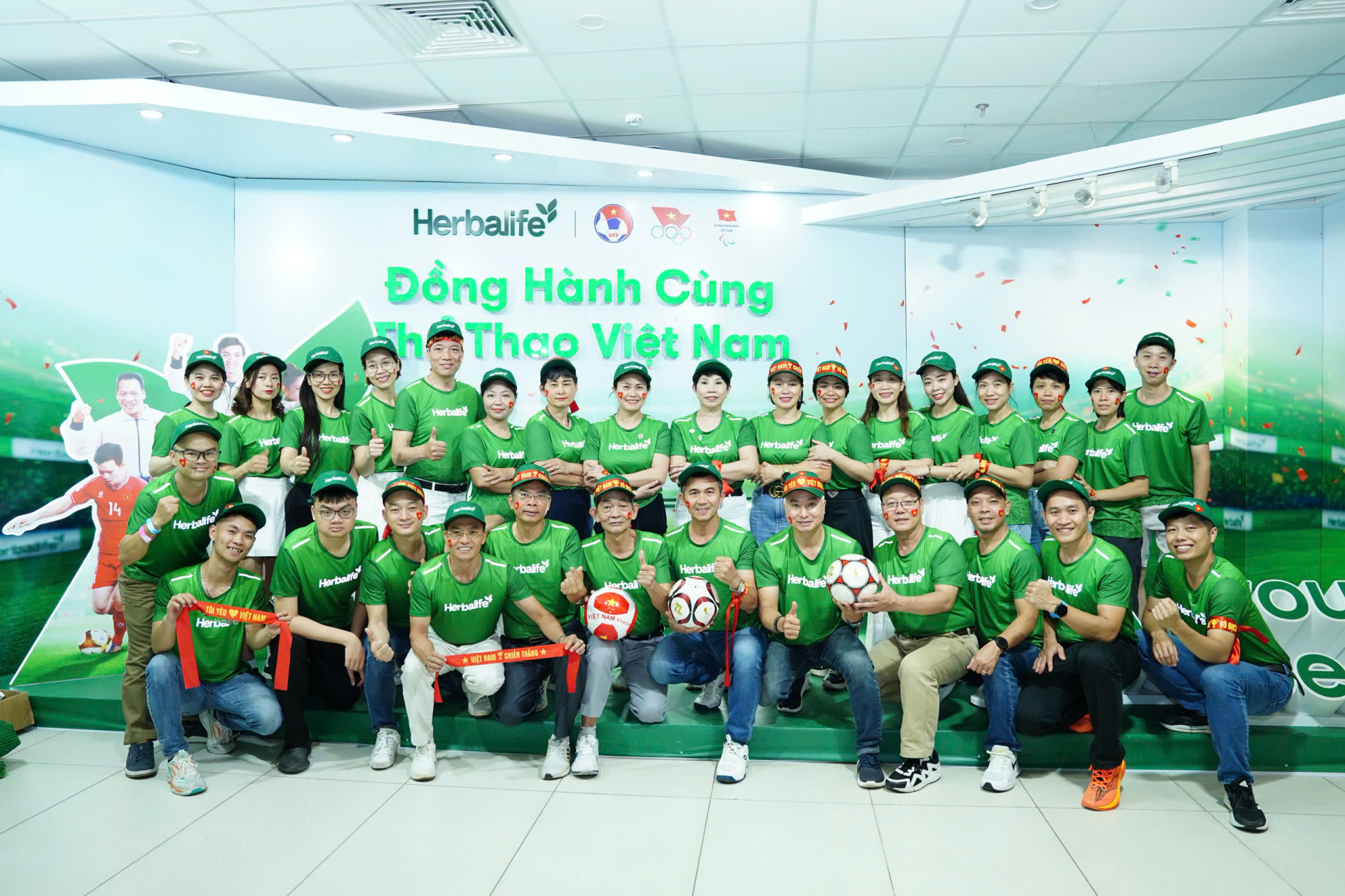 Herbalife Việt Nam tiếp sức các Đội tuyển Bóng đá Quốc gia: Lan tỏa dinh dưỡng khoa học và tinh thần thể thao