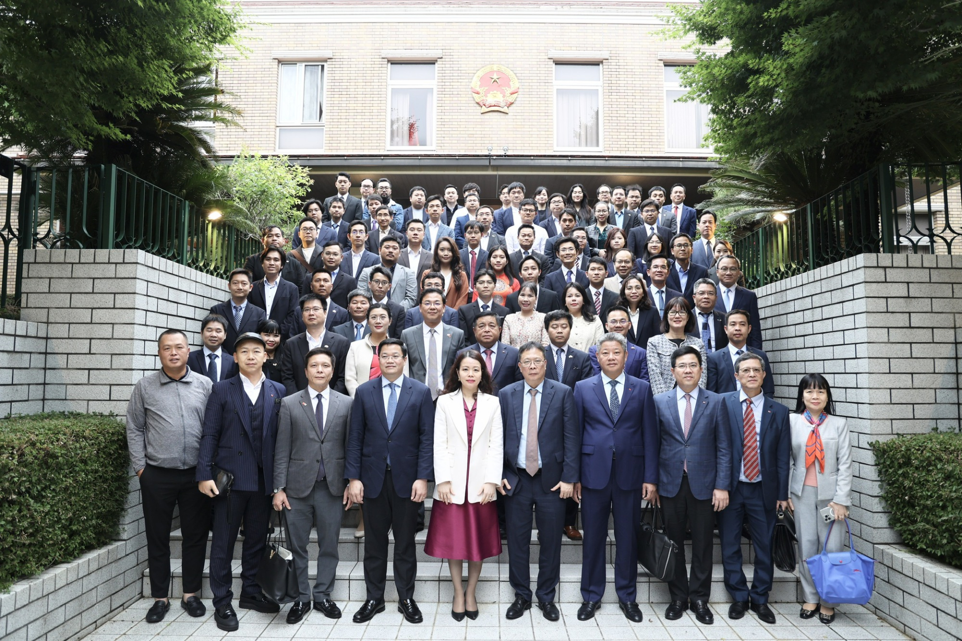 Phó Thủ tướng Nguyễn Chí Dũng chụp ảnh lưu niệm cùng các đại biểu và các nhà khoa học - Ảnh: VGP/Thu Sa