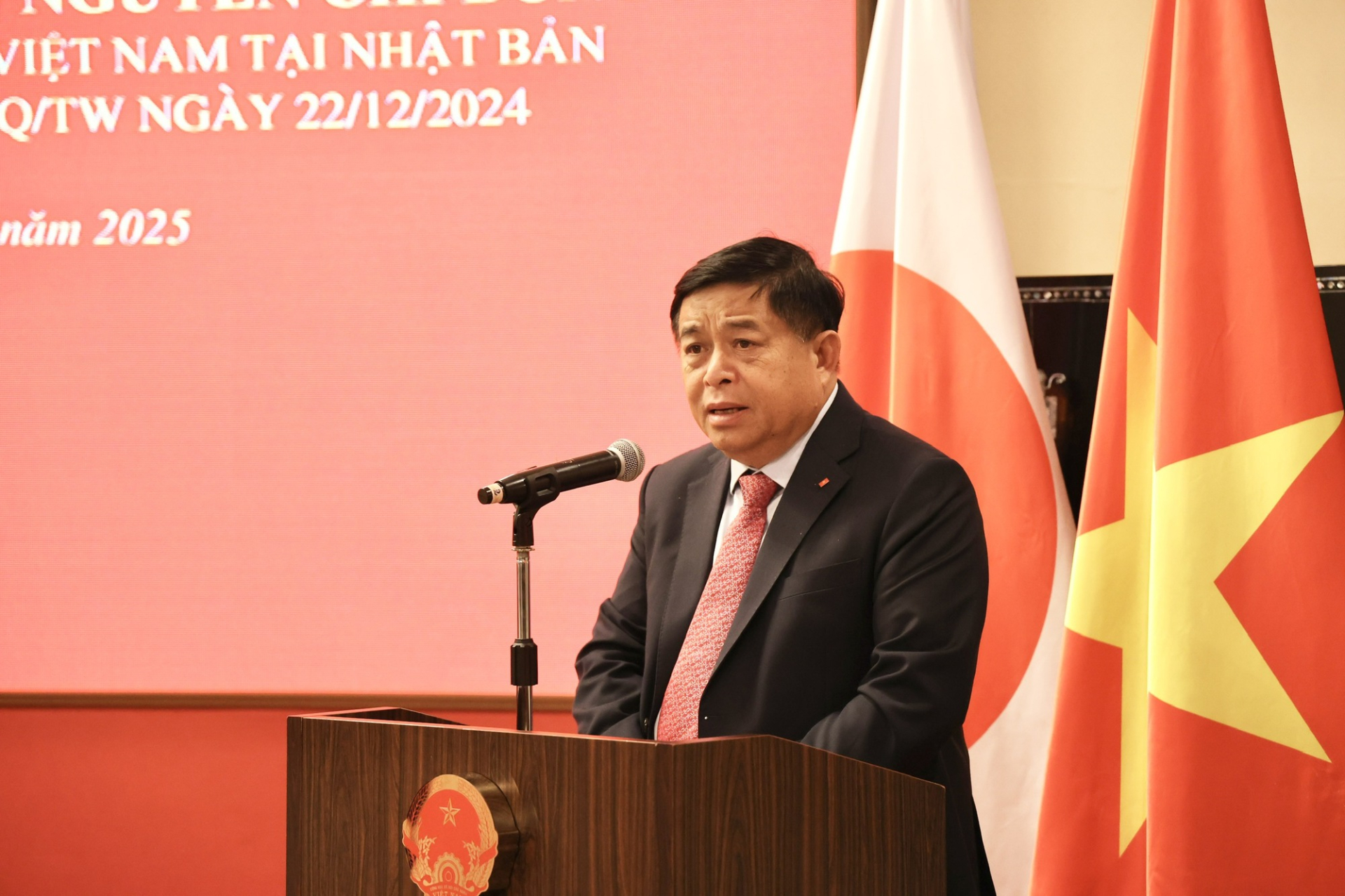 Biểu dương cộng đồng nhà khoa học, hơn 70 doanh nghiệp và 5.000 kỹ sư CNTT Việt Nam tại Nhật Bản, Phó Thủ tướng tin tưởng đây là cầu nối quan trọng, mang lại lợi ích thiết thực cho cả hai nước - Ảnh: VGP