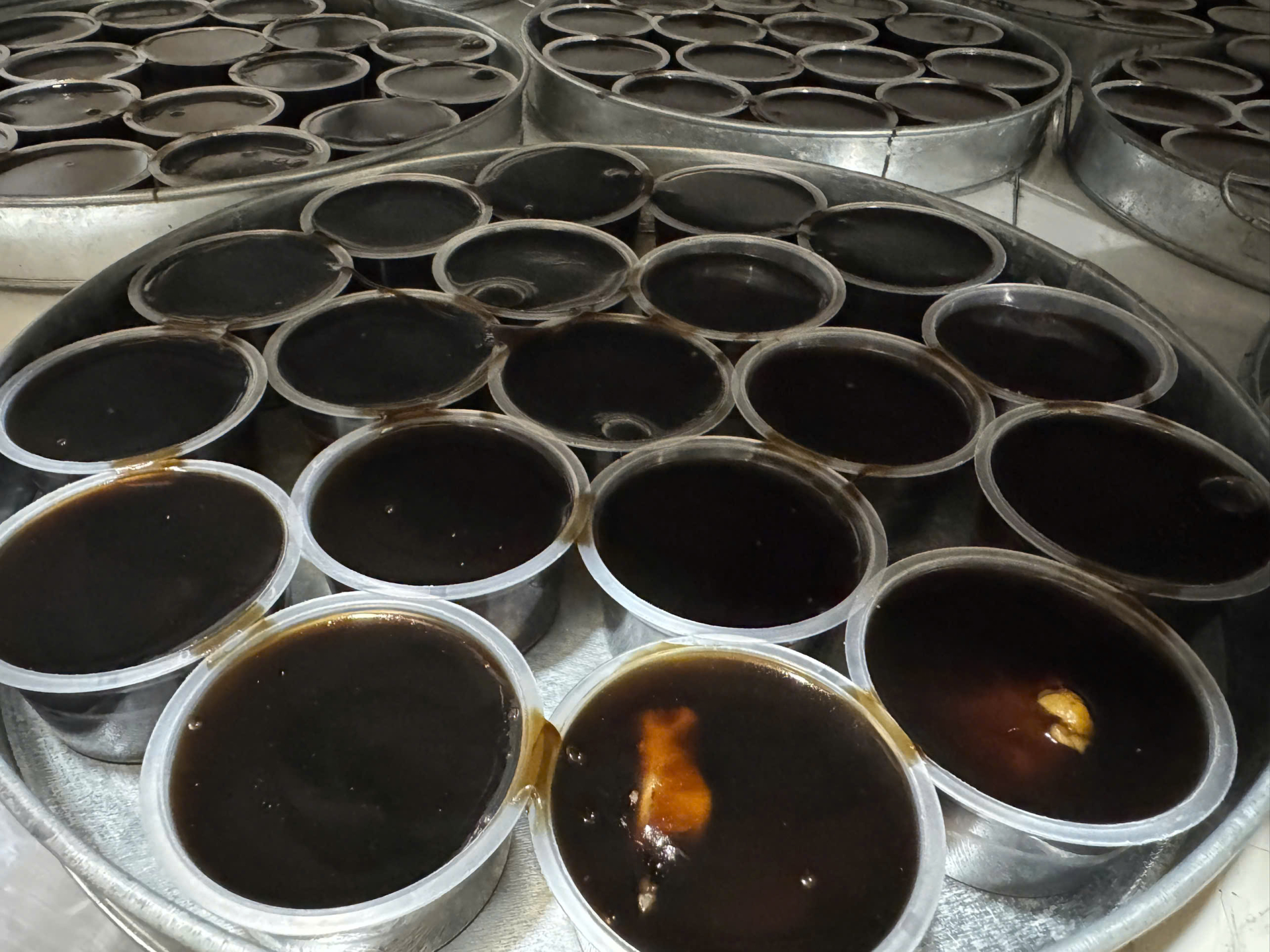 Bánh thạch thơm, ngon, hấp hẫn với phần nhân đậu xanh