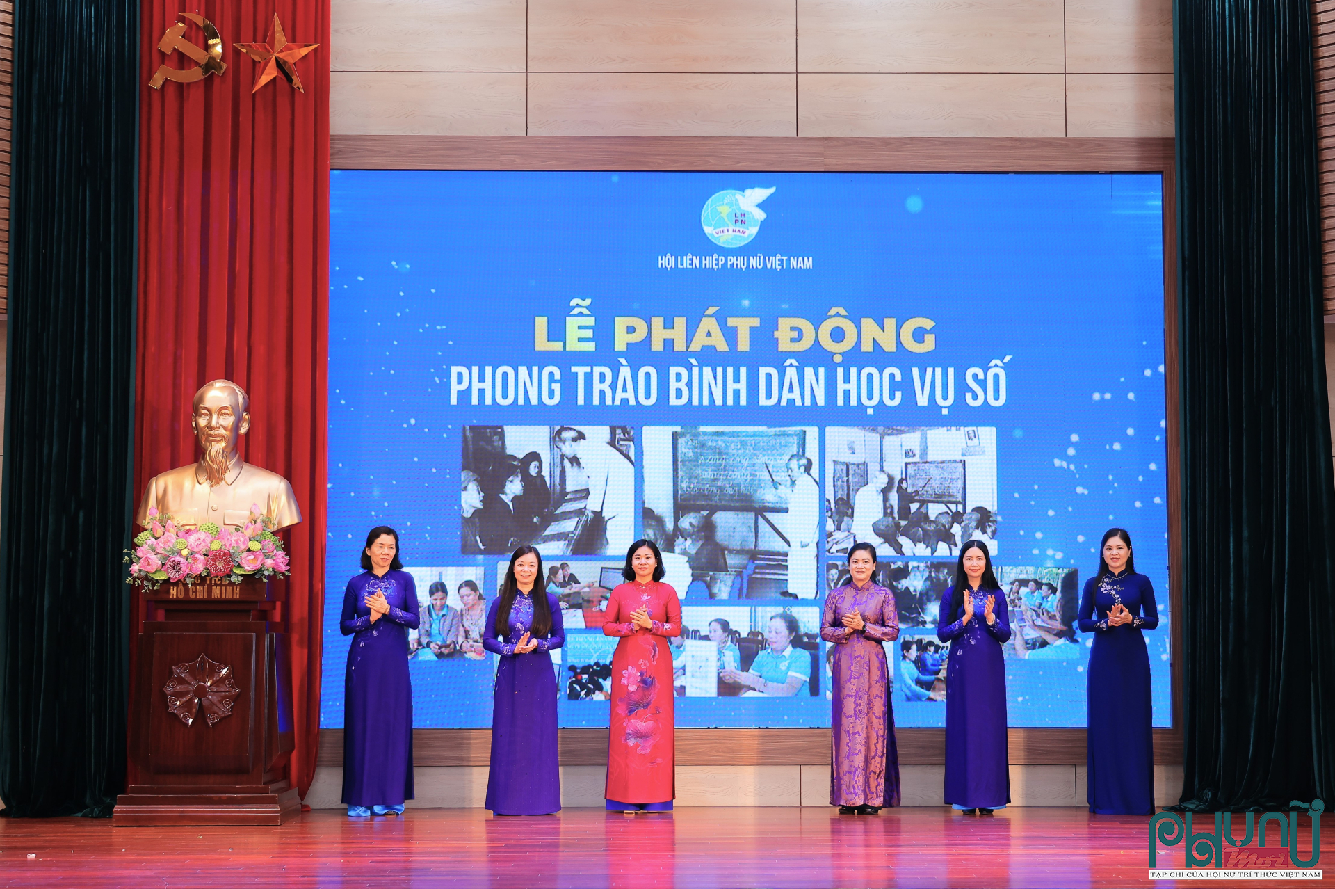 Các đại biểu ấn nút phát động Phong trào 