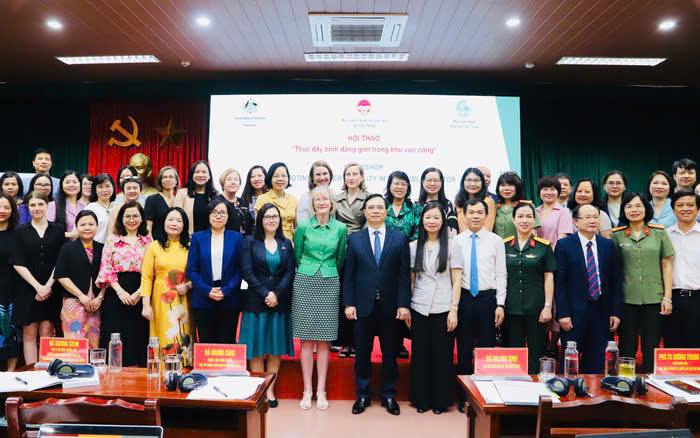         Các đại biểu dự Hội thảo 