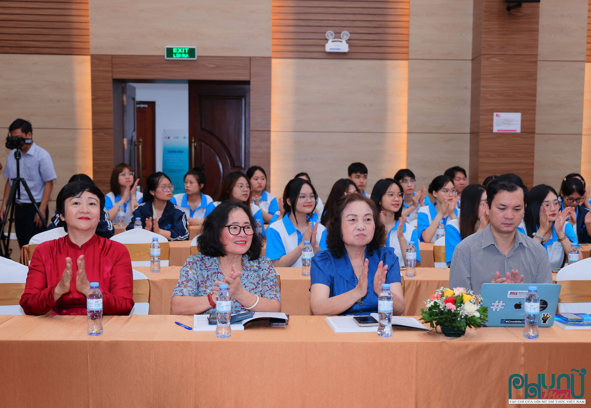 Lãnh đạo Hội Nữ trí thức Việt Nam dự Hội thảo