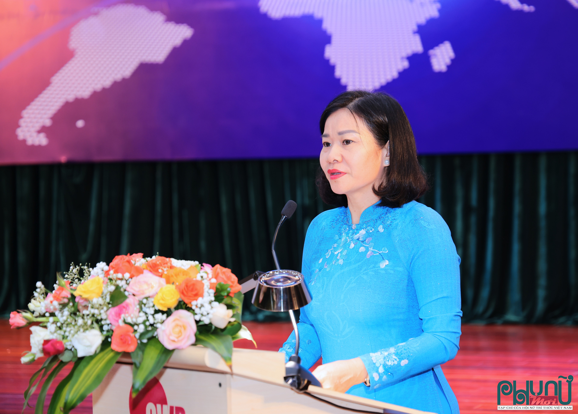 Bà Nguyễn Thị Tuyến, Chủ tịch Hội LHPN Việt Nam, phát biểu khai mạc và đề dẫn Hội thảo.