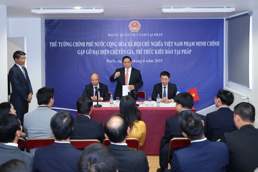 Thủ tướng Phạm Minh Chính gặp, làm việc với đại diện các chuyên gia, trí thức kiều bào tại Pháp - Ảnh: VGP/Nhật Bắc