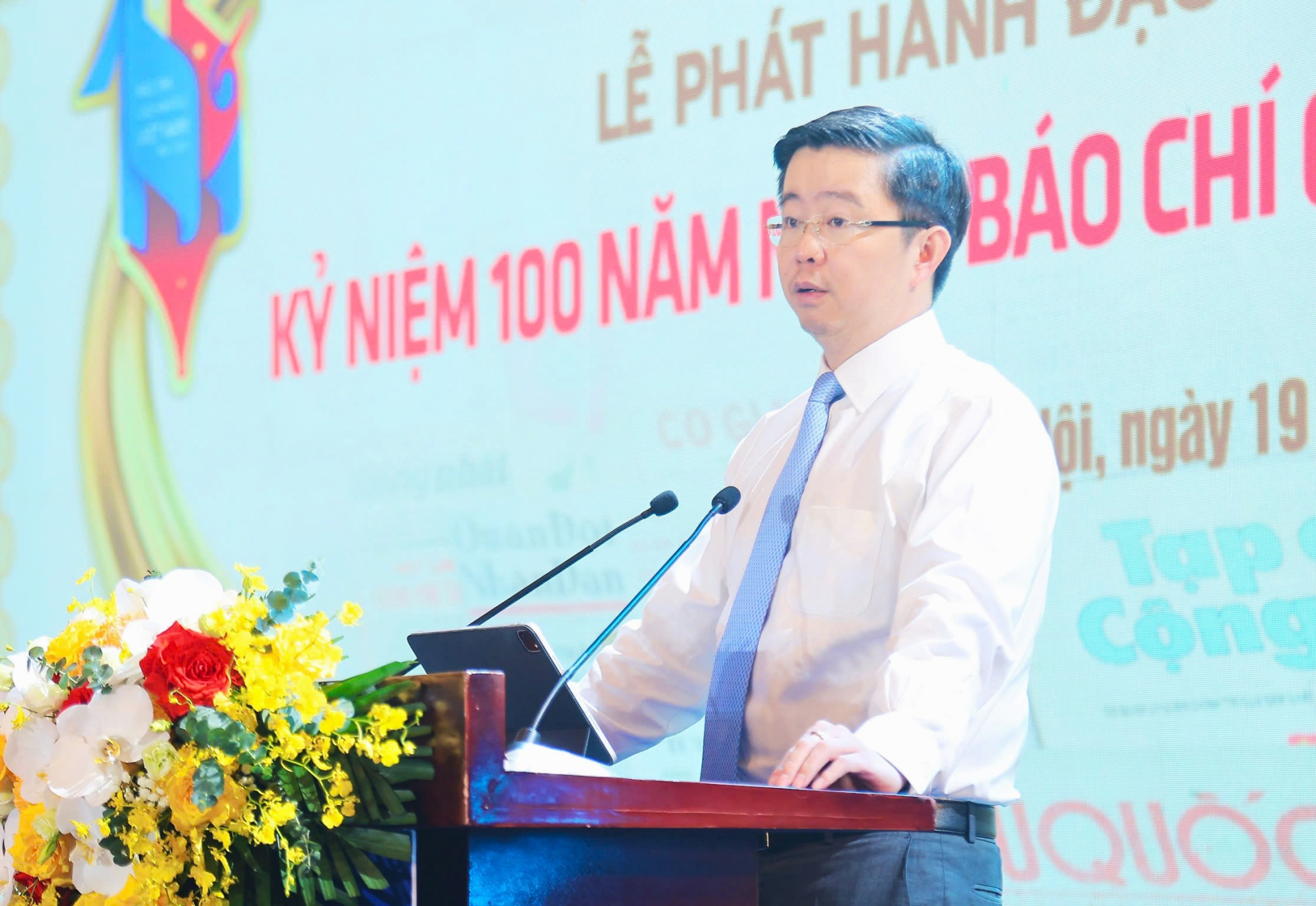 Ông Bùi Hoàng Phương, Thứ trưởng Bộ Khoa học và Công nghệ phát biểu khai mạc lễ phát hành bộ tem kỷ niệm 100 năm Ngày Báo chí Cách mạng Việt Nam.