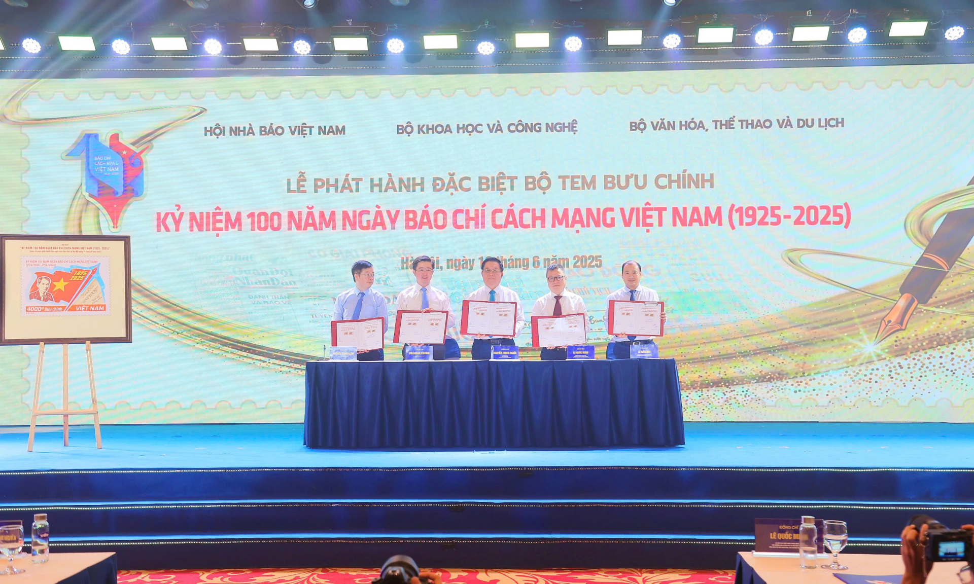 Ra mắt bộ tem đặc biệt kỷ niệm 100 năm Ngày Báo chí Cách mạng Việt Nam