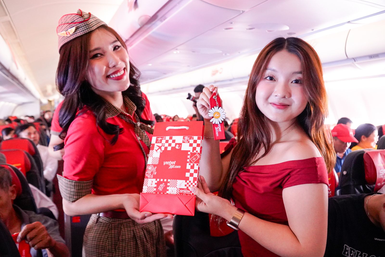 Vietjet đồng hành cùng người hâm mộ đến K-Star Spark 2025 tại Hà Nội