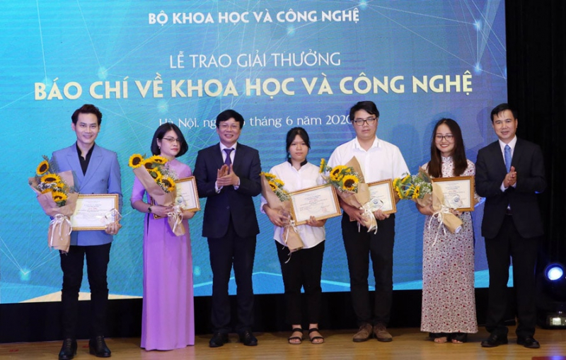 Ảnh trao giải thưởng báo chí về khoa học công nghệ năm 2020: ITN