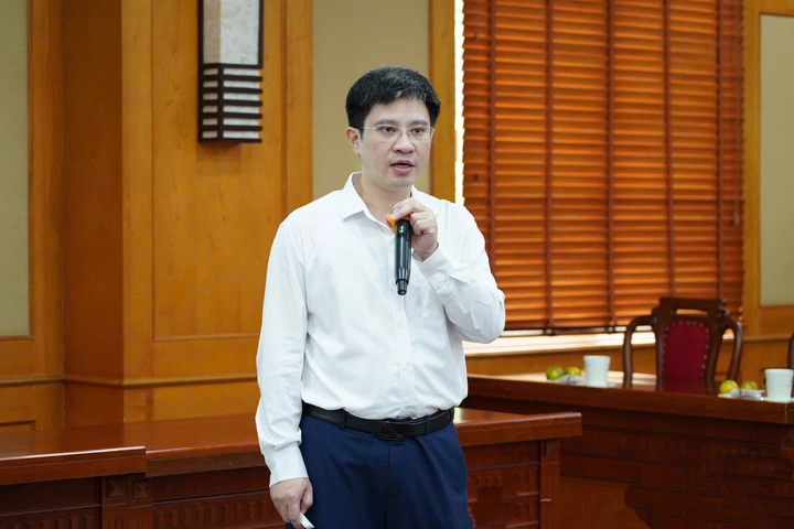 Vụ trưởng Vụ Khoa học Xã hội, Nhân văn và Tự nhiên Trần Quốc Cường phát biểu khai mạc Hội thảo.