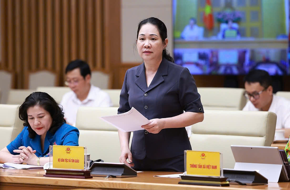 Thứ trưởng Bộ Dân tộc và Tôn giáo Nông Thị Hà: 14/34 địa phương sẽ được bổ sung kinh phí hỗ trợ nhà ở thuộc hai Chương trình mục tiêu quốc gia với tổng số tiền lên tới 389.218 triệu đồng - Ảnh: VGP/Nhật Bắc