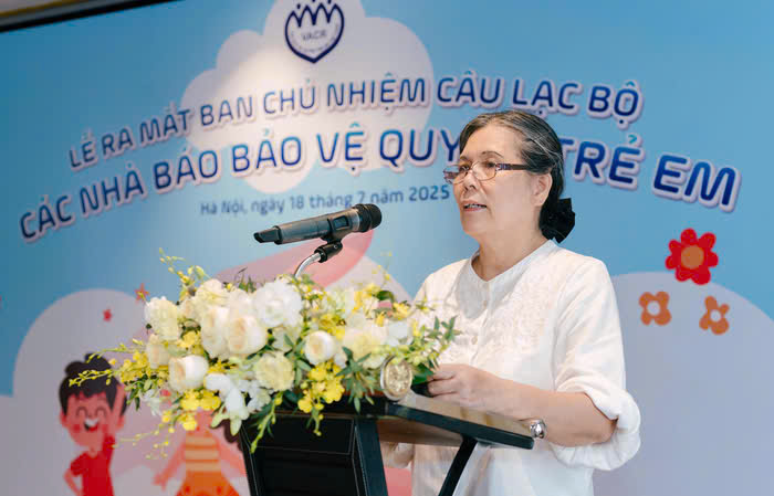 bà Nguyễn Thị Thanh Hòa, Chủ tịch Hội Bảo vệ quyền trẻ em Việt Nam phát biểu tại buổi lễ