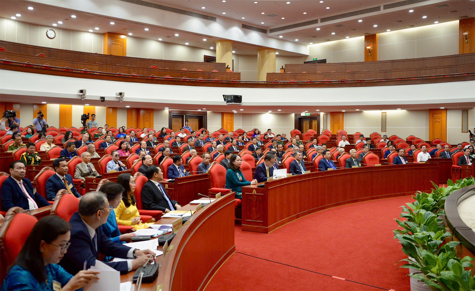 Hơn 80 đại biểu trí thức, nhà khoa học, văn nghệ sĩ tham dự. Ảnh: ĐBND