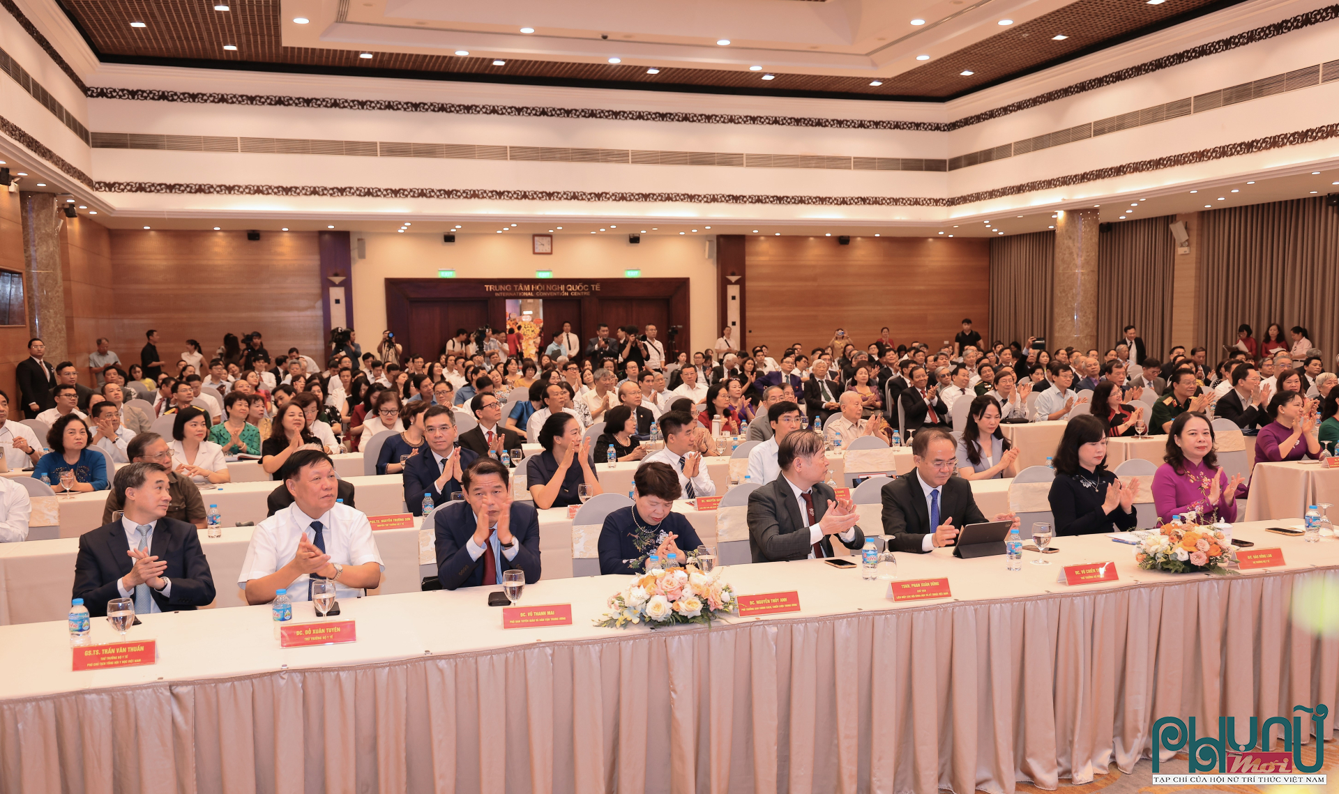 Buổi lễ vinh dự đón tiếp Phó Chủ tịch nước Võ Thị Ánh Xuân, Ủy viên Ban Chấp hành Trung ương Đảng, Phó Chủ tịch nước Cộng hòa Xã hội Chủ nghĩa Việt Nam; đồng chí Đào Hồng Lan, Bộ trưởng Bộ Y tế; lãnh đạo các bộ, ban, ngành Trung ương; lãnh đạo Bộ Y tế, Bộ Nội vụ; đại diện Ban Tuyên giáo - Dân vận Trung ương, Ủy ban Trung ương Mặt trận Tổ quốc Việt Nam.....