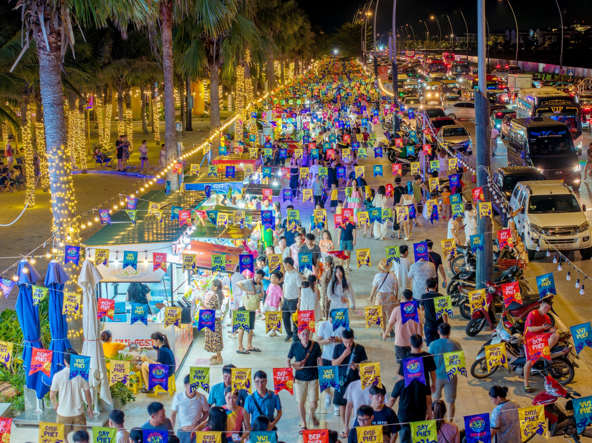 Chợ đêm VUI-Fest góp phần tạo không khí sôi động về đêm cho Bãi Cháy và Sun Elite City. Ảnh: AD