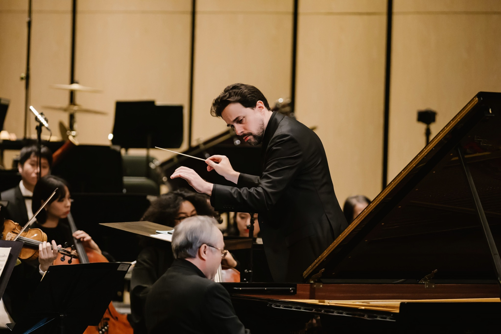 Nhạc trưởng Olivier Ochanine