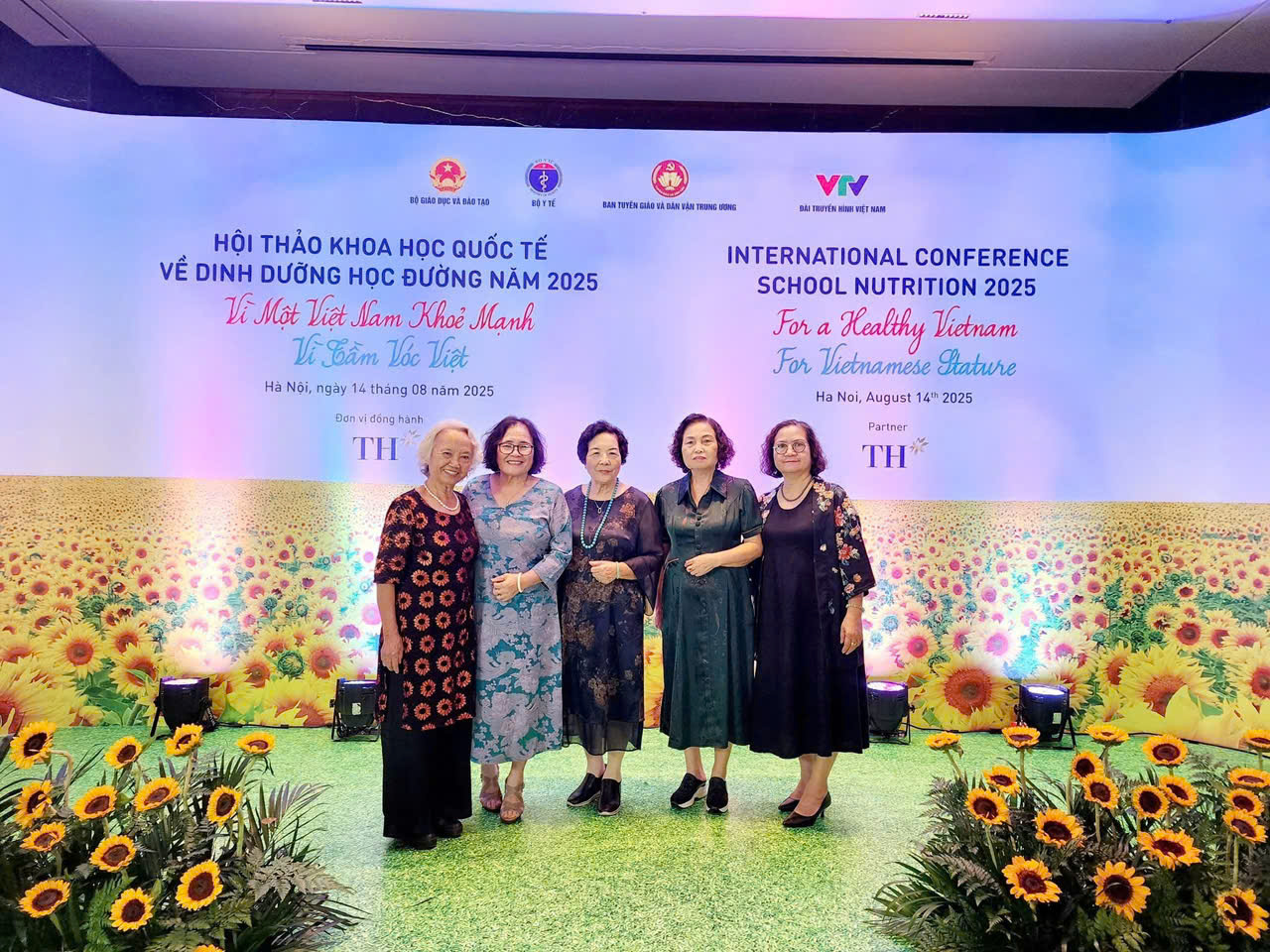 Lãnh đạo Hội Nữ trí thức Việt Nam tham dự Hội thảo