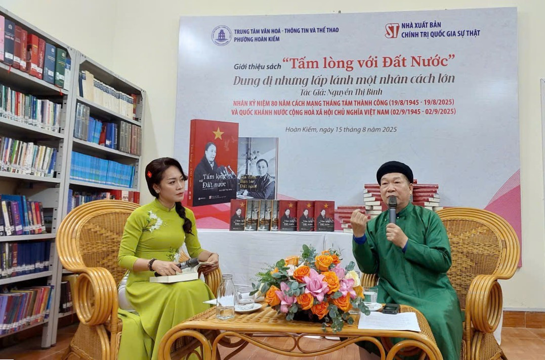 Tiến sỹ Trần Đoàn Lâm chia sẻ tại buổi giới thiệu sách. (Ảnh: Minh Thu/Vietnam+)