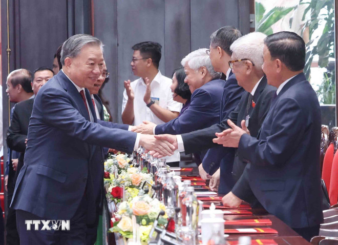Tổng Bí thư Tô Lâm và các đại biểu tham dự buổi gặp mặt. (Ảnh: Phương Hoa/TTXVN)