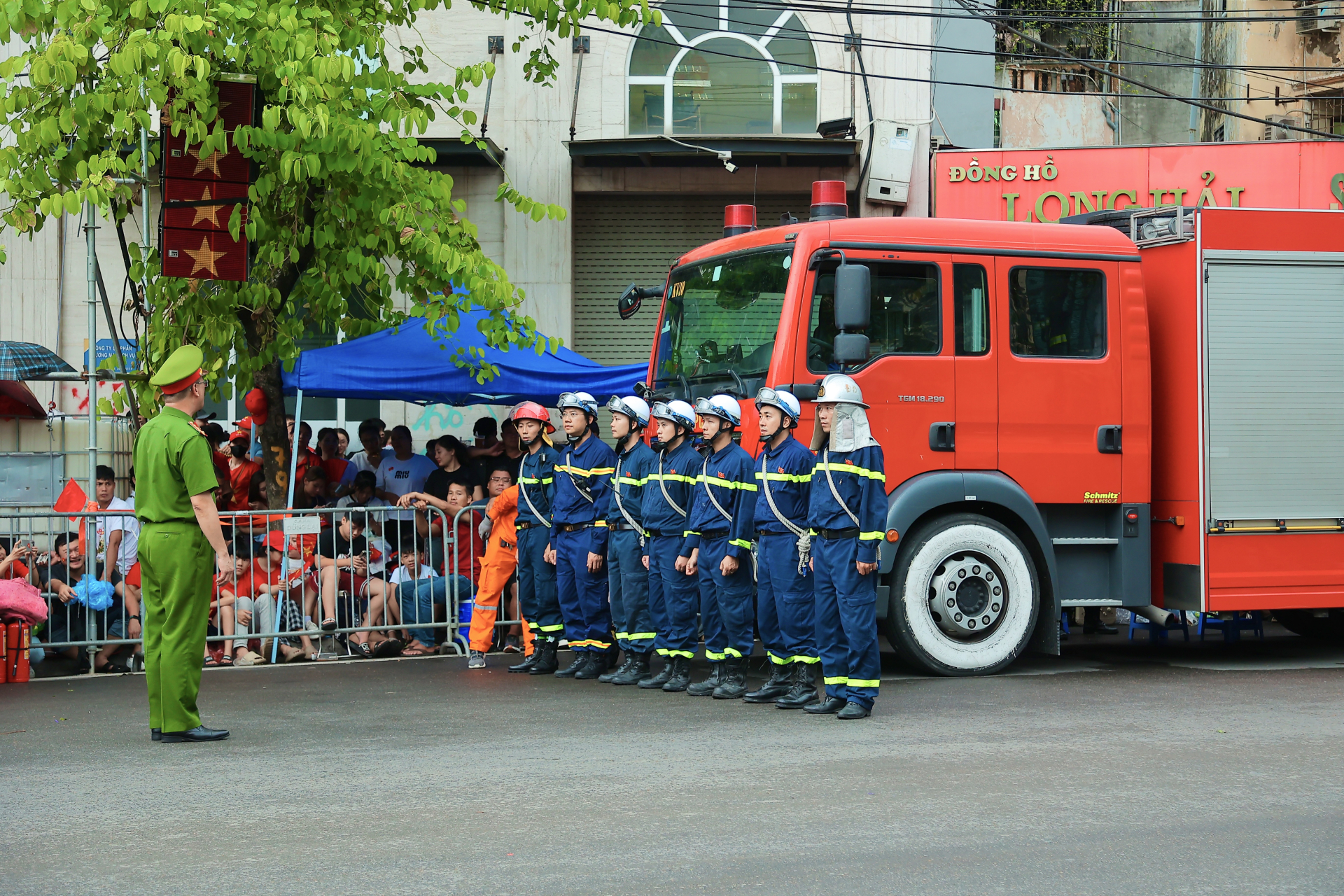Ở một góc độ khác, lực lượng phòng cháy, chữa cháy cũng đã tổ chức các cuộc họp, lên phương án chi tiết nhằm sẵn sàng thực hiện nhiệm vụ, bảo đảm an toàn tuyệt đối cho người dân Thủ đô trong những ngày diễn ra sự kiện.