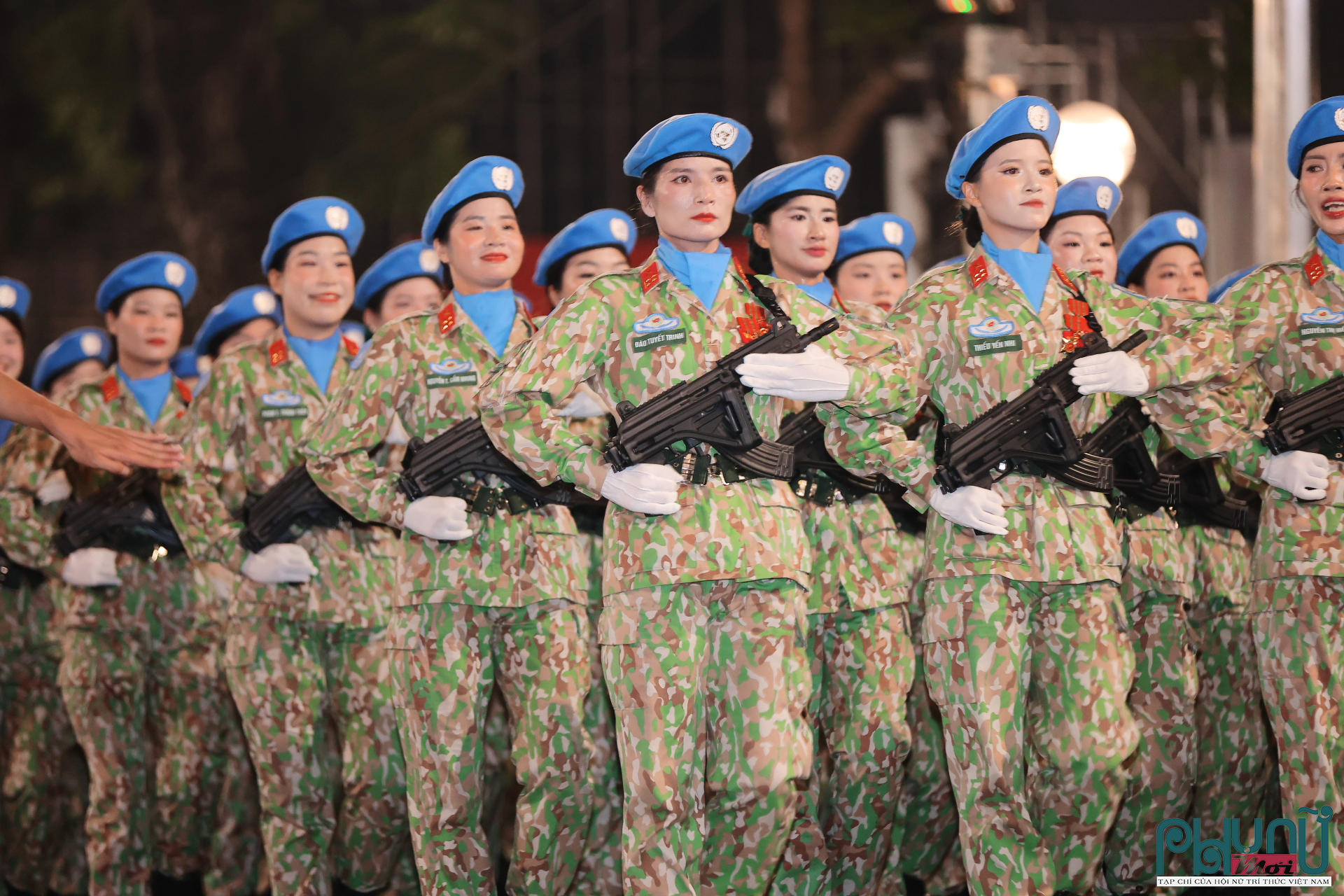 Sự có mặt của khối nữ này khẳng định: phụ nữ Việt Nam không chỉ giữ vai trò bảo vệ đất nước, mà còn góp phần kiến tạo hòa bình toàn cầu, thể hiện bản lĩnh ngoại giao quốc phòng mềm mại nhưng kiên định.