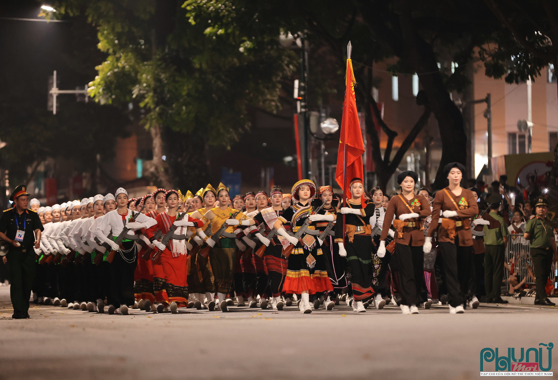 Nữ Dân quân các dân tộc Việt Nam – khối đại đoàn kết.  Phát huy truyền thống đoàn kết, gắn bó của 54 dân tộc anh em; trong các cuộc đấu tranh giải phóng dân tộc, nữ dân quân các dân tộc Việt Nam luôn trung thành với Đảng, Tổ quốc và nhân dân; chiến đấu kiên cường, mưu trí, dũng cảm, lập nhiều chiến công xuất sắc.
