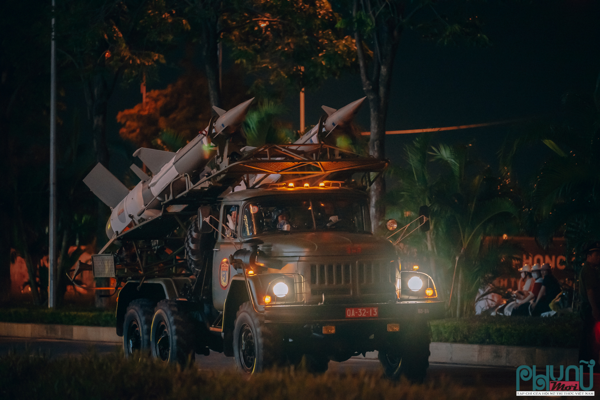 Sự xuất hiện của khí tài “made in Vietnam” trong lễ sơ duyệt không chỉ đơn thuần là màn trình diễn sức mạnh quân sự. Đó còn là minh chứng cho sự trưởng thành của nền công nghiệp quốc phòng Việt Nam một lĩnh vực vốn đòi hỏi trình độ công nghệ cao, sự phối hợp chặt chẽ giữa nghiên cứu, chế tạo và ứng dụng thực tiễn. Ảnh: Trọng Quý