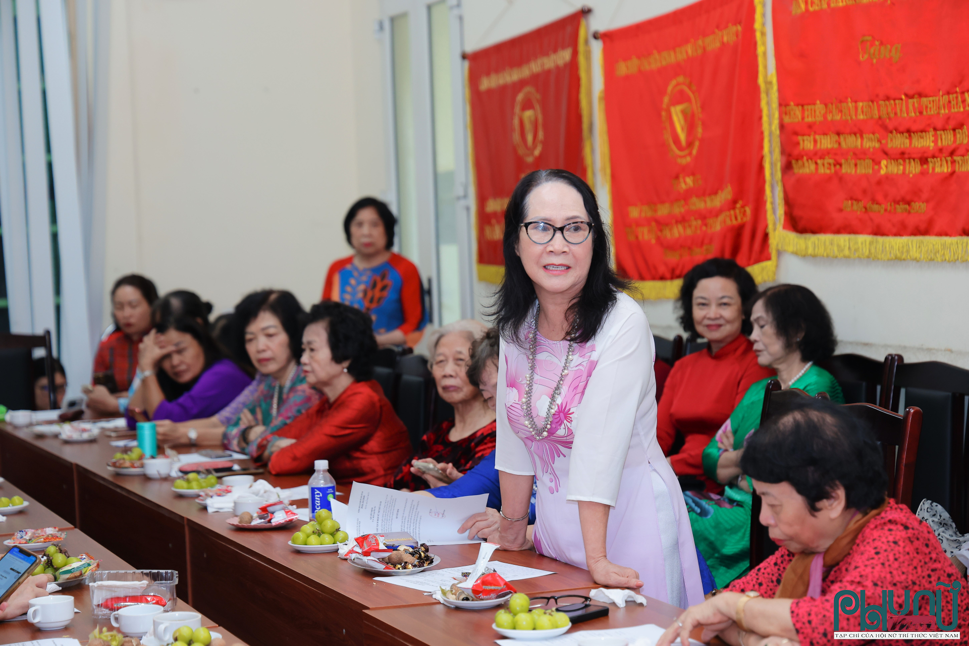 Các đại biểu trao đổi tại tọa đàm