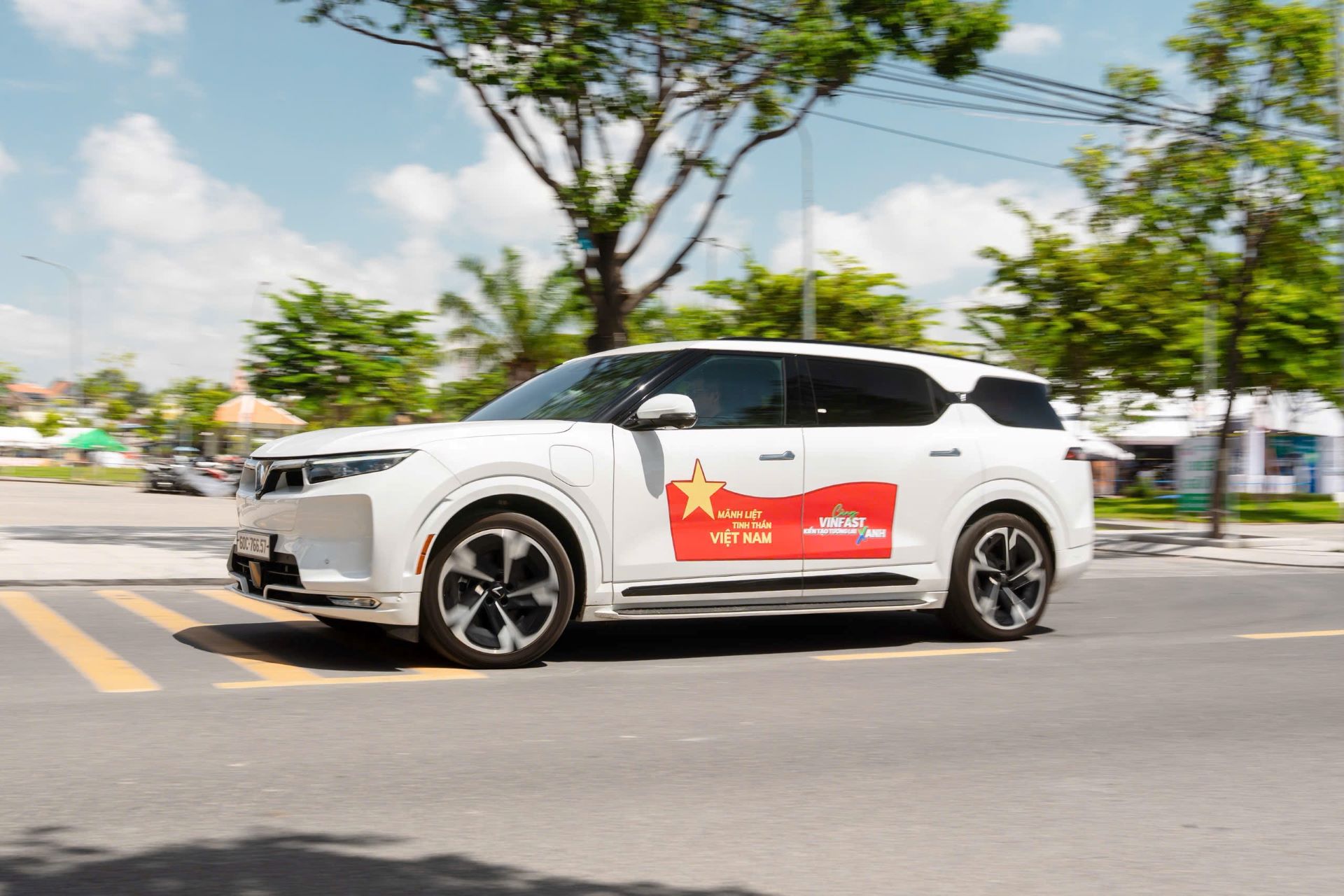 VF 9 - Xe điện Việt nâng chuẩn “xe chủ tịch”, luxury nhưng không “đốt ví” 