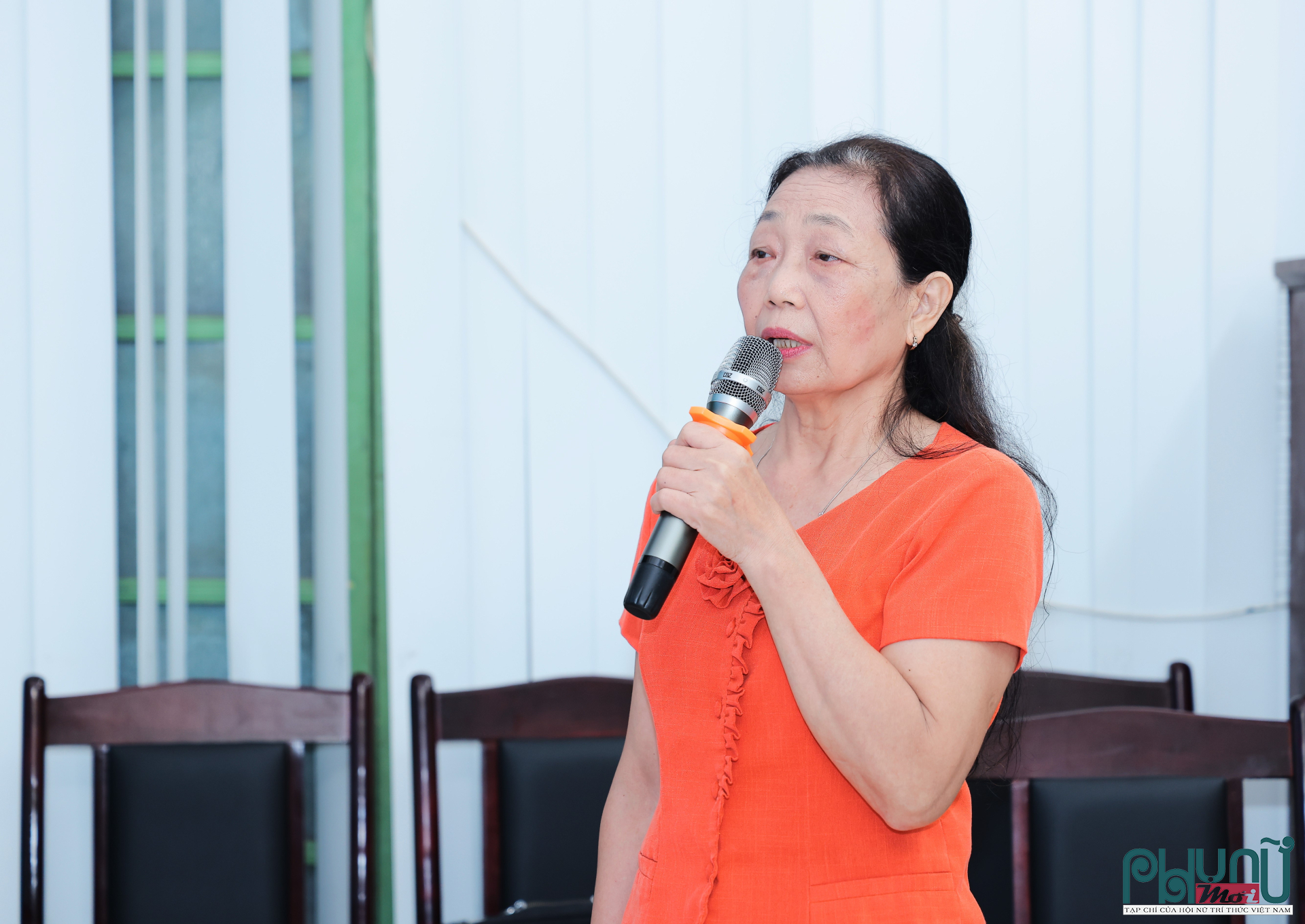 TS. Phạm Thị Liên trình bày tahm luận “Vùng phát thải thấp trong đô thị: Cơ sở lý luận và thực tiễn”