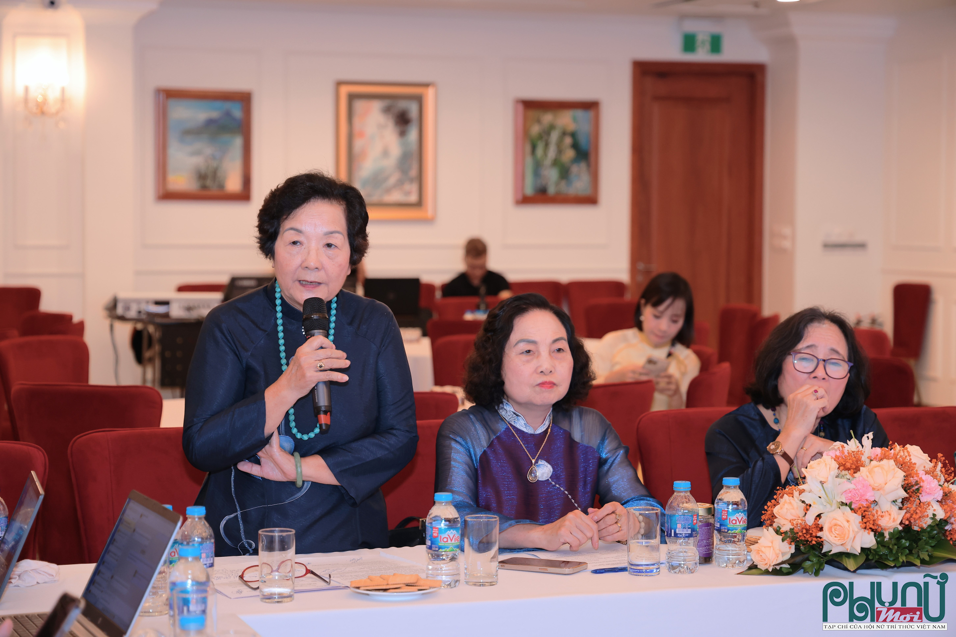 Phó Chủ tịch Hội Nữ trí thức Việt Nam Nguyễn Thị Hồi, báo cáo công tác chuẩn bị Đại hội nhiệm kỳ mới