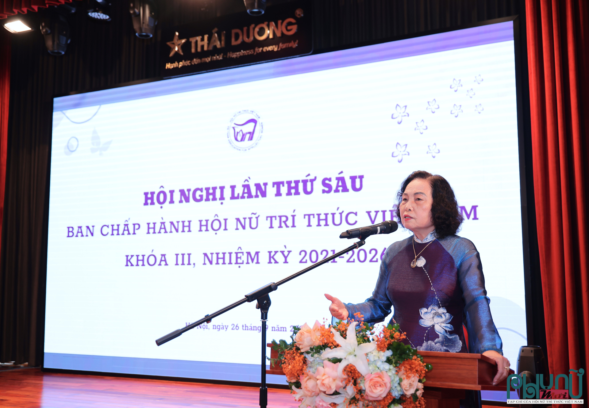 GS.TS. Lê Thị Hợp, Chủ tịch Hội Nữ trí thức Việt Nam phát biểu khai mạc Hội nghị.