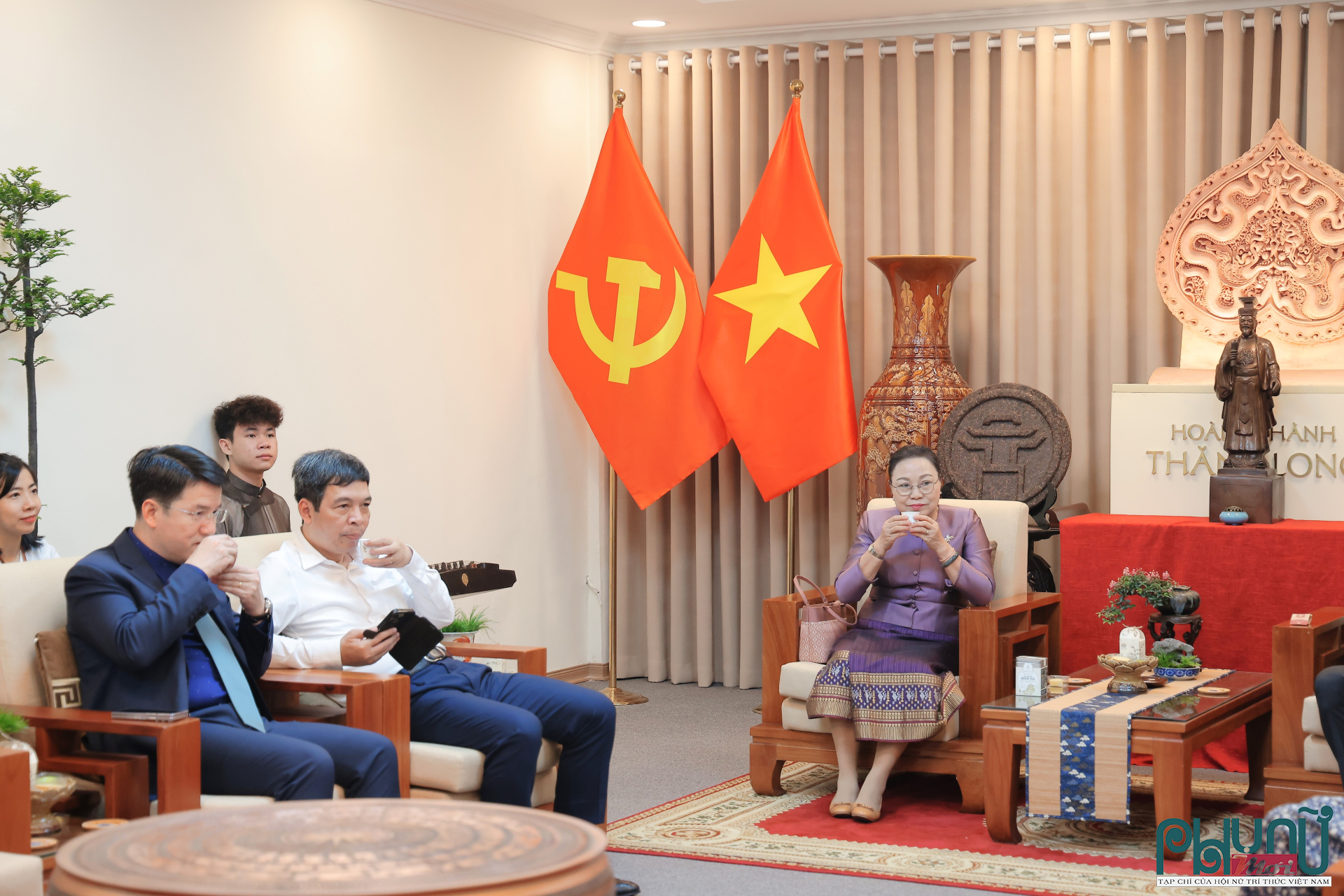 Đại diện các cơ quan Việt Nam, các đại sứ, lãnh đạo Liên Hợp Quốc thưởng trà