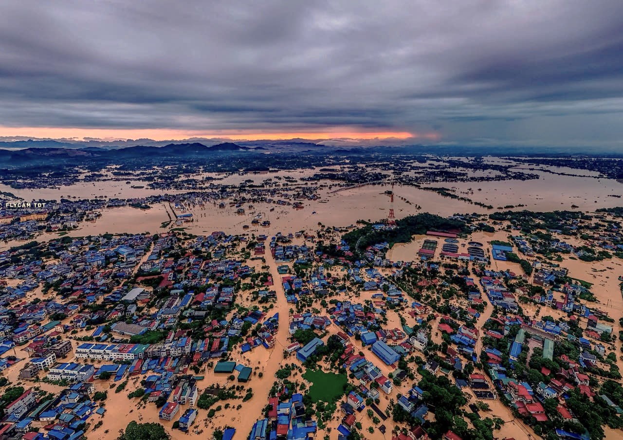 Bão số 11 gây mưa lớn khiến nhiều khu vực trung tâm Thái Nguyên ngập sâu trong biển nước