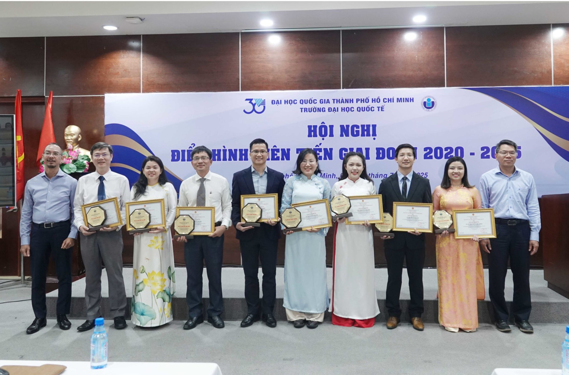 Tại Hội nghị Điển hình tiên tiến giai đoạn 2020-2025 của Trường Đại học Quốc tế (ĐHQG-HCM), Tiến sĩ Hà Thị Thanh Hương, Giảng viên Khoa Kỹ thuật Y sinh, đã được tuyên dương là một trong 11 cá nhân xuất sắc.