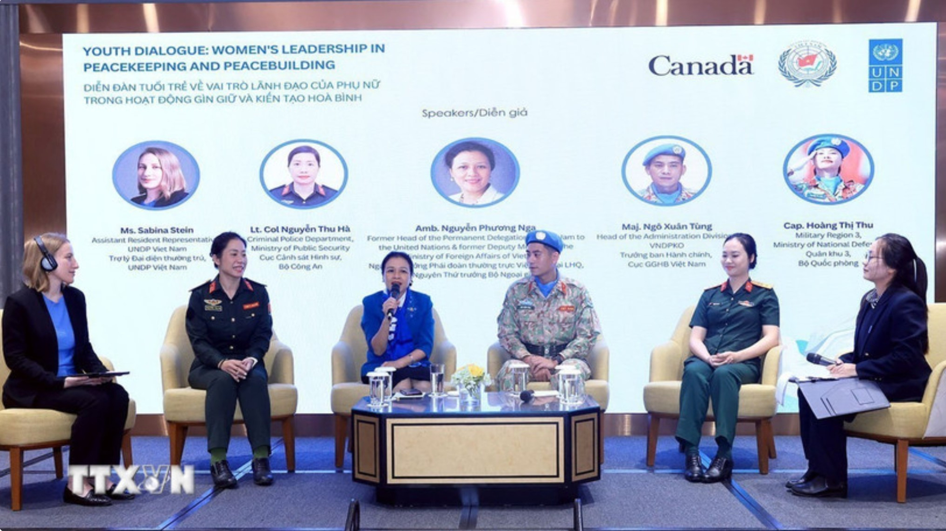 Các đại biểu khác mời chia sẻ tại Diễn đàn Tuổi trẻ về vai trò lãnh đạo của phụ nữ trong hoạt động gìn giữ và kiến tạo hòa bình. Ảnh: TTXVN