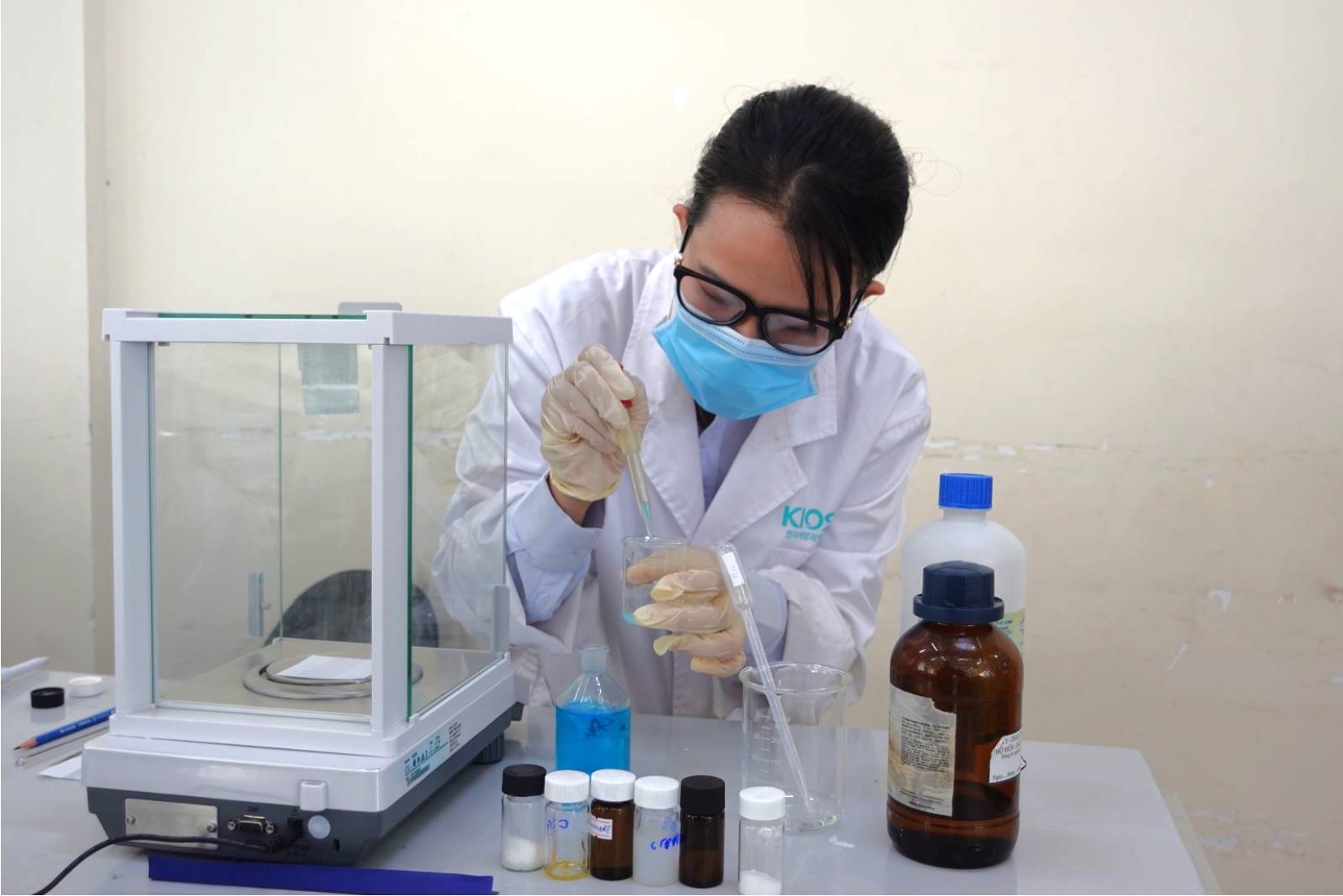 Đằng sau mỗi công trình khoa học là vô số giờ làm việc thầm lặng. Ảnh: ĐP