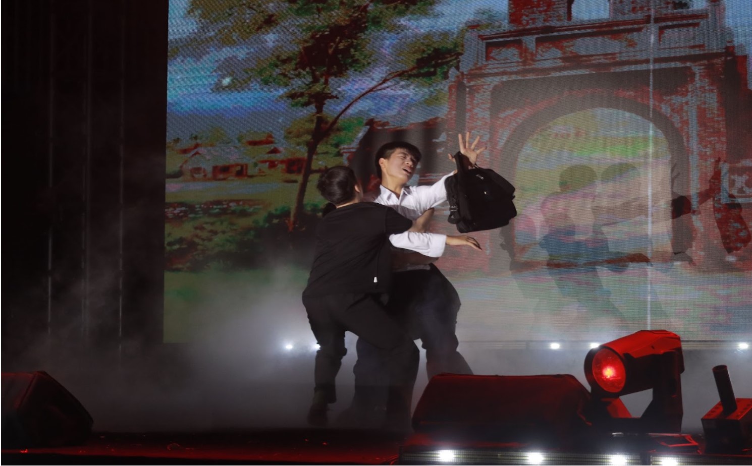 Khối Chuyên Sinh kể câu chuyện về hai con người mang trong mình lý tưởng và sứ mệnh thiêng liêng, cùng nhau vượt qua nỗi đau để tiếp tục phụng sự Tổ quốc.