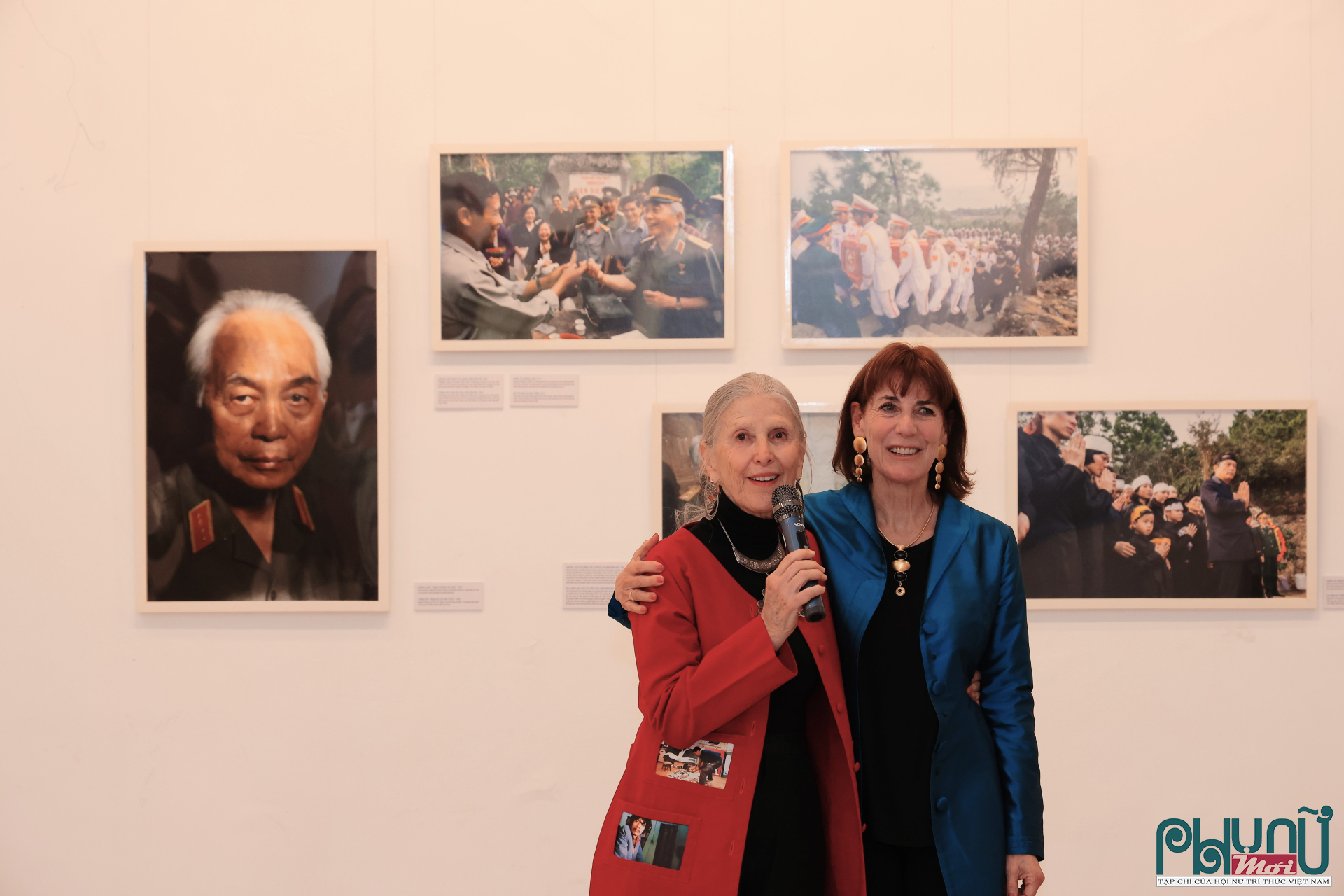 Nữ nhiếp ảnh gia Catherine Karnow cùng khác mời tại triển lãm