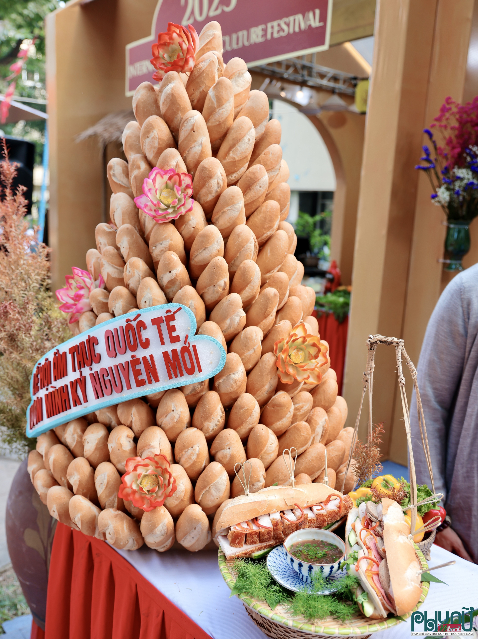 Bánh mì là một trong những món ăn nổi bật của đất nước Việt Nam giới thiệu đến thực khách quốc tế.