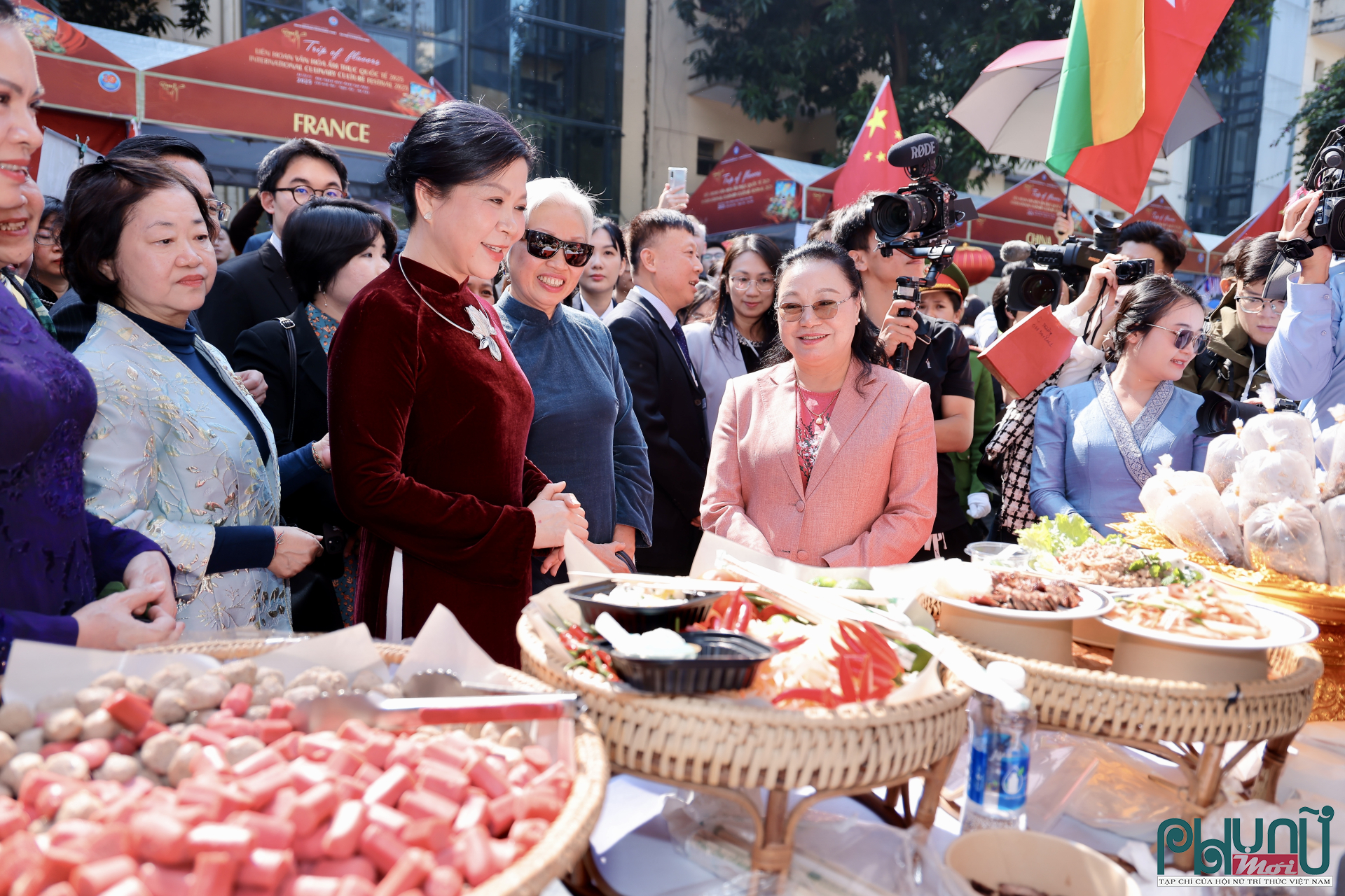 Mỗi gian hàng, mỗi món ăn, mỗi câu chuyện văn hóa được kể qua hương vị.