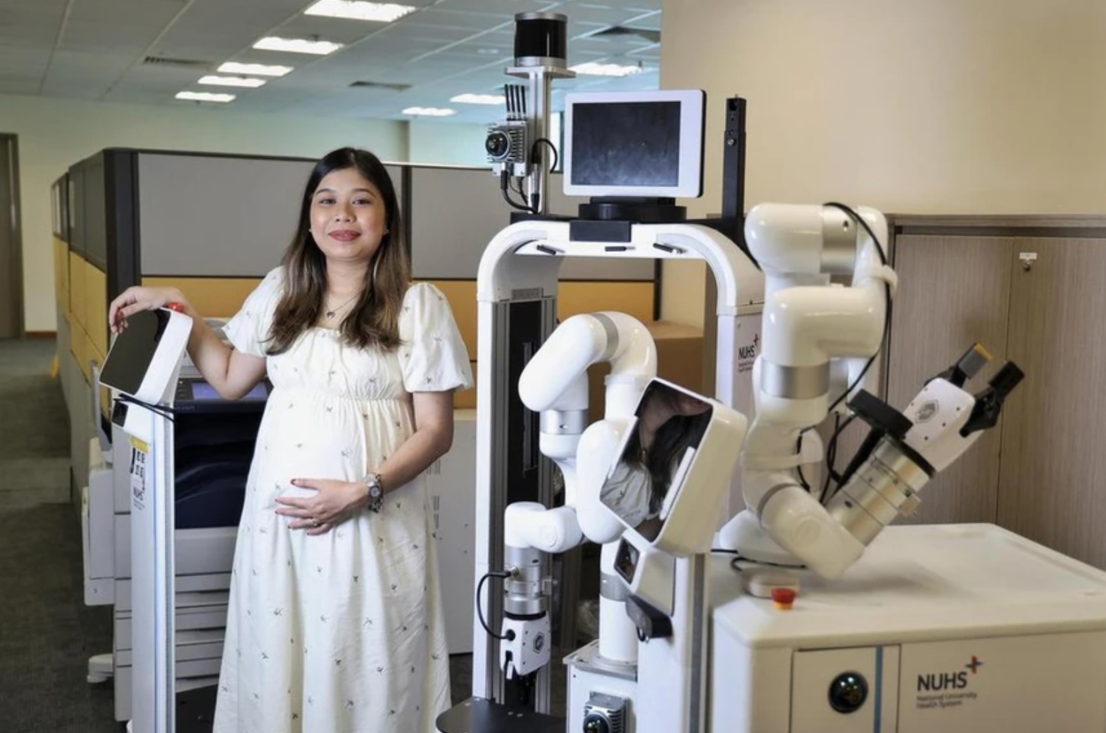 Cô Sabrina theo đuổi đam mê STEM. Ảnh: Theo Straits Times